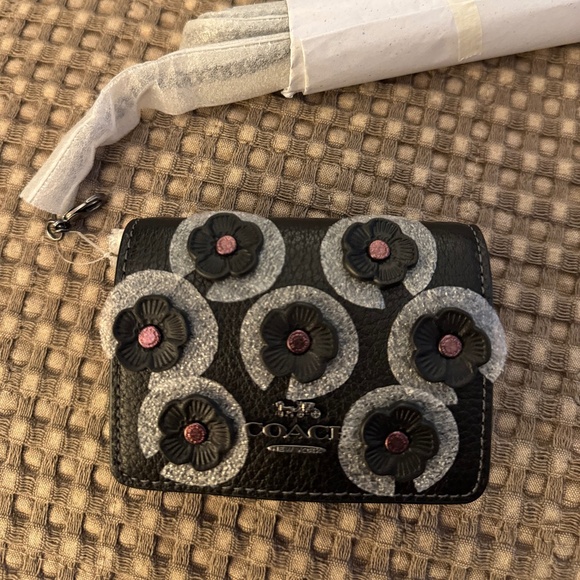 Black Coach Wallet Tea Roses with Chain - Picture 3 of 8